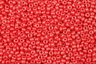 PRECIOSA rokajl 8/0 (2,8 - 3,2 mm) RH, bal. 50 g - sytá světl. červená s listrem, sfinx