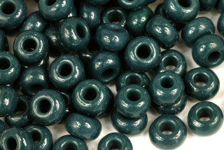 PRECIOSA rokajl 34/0 (8,3 - 8,8 mm) RH, bal. 50 g - sytá tmavě zelená