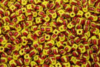 PRECIOSA rokajl 6/0 (3,7 - 4,3 mm) RH, bal. 50 g - sytá žlutá, vínové+červené proužky