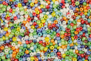 PRECIOSA rokajl MIX 9/0 (2,4 - 2,8 mm), bal. 50 g - barevný mix s listrem