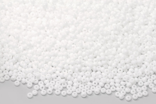 PRECIOSA rokajl 11/0 (2,0 - 2,2 mm) RH, bal. 50 g - sytá bílá křída