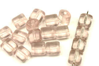 Mačkaný čtvereček polštářek 8x7 mm, 20 ks/16 cm - transparentní světlý ametyst