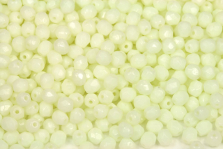 Broušené korálky ohňovky 4 mm, 40 ks/16 cm - sytá slonová kost