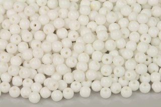 Mačkané korálky kuličky 4 mm, 40 ks/16 cm - sytá bílá, křída