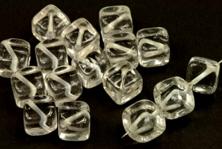 Mačkaná kostička 8x8x8 mm, 16 ks/16 cm - krystal