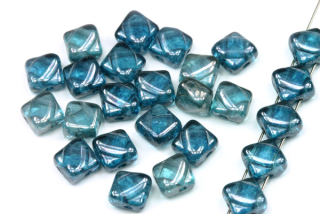 Silky beads Diagonal 6x6 mm, 30 ks - transparentní alexandrit s modrým listrem