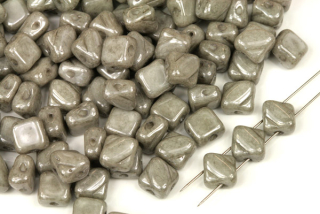Silky beads Diagonal 6x6 mm, 30 ks - šedý listr na křídě