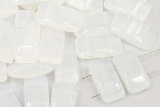 Mačkaný obdélník dvoudírkový, Carrier beads 9x17 mm, 10 ks - bílý opál
