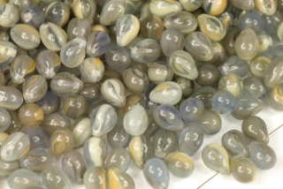 Mačkané korálky slzičky, hrušky, 5x7 mm, příčná dírka, 50 ks - béžovo-šedé žíhané