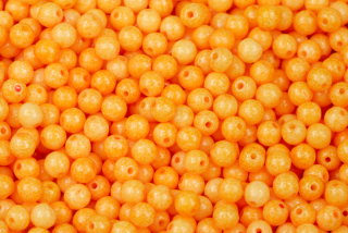 Mačkané korálky kuličky 4 mm, 40 ks/16 cm - oranžový listr na syté křídě