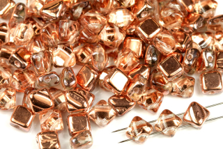 Silky beads Diagonal 6x6 mm, 30 ks - krystal s půlpokovem zlato Capri