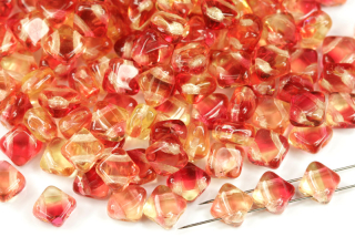 Silky beads Diagonal 6x6 mm, 30 ks - transparentní žluto-červená žíhaná