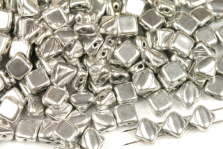 Silky beads Diagonal 6x6 mm, 30 ks - stříbrný celopokov Labrador full
