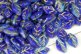 Mačkané korálky lísteček 12x7 mm, 20 ks - žíhaná modrá, zlatý zatíraný dekor