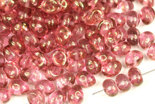 Mačkané korálky valounky Tico beads 5x7 mm, 30 ks - listr červená terakota na krystalu