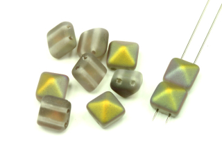 Dvoudírková pyramida, beadstud 8x8 mm, 10 ks - šedý duhový půlpokov na krystalu