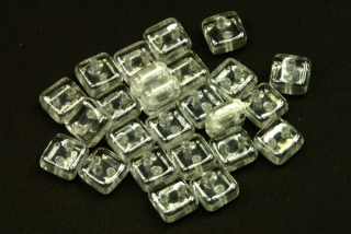 Dvoudírkový Chexx 6x6 mm, 30 ks - krystal s listrem