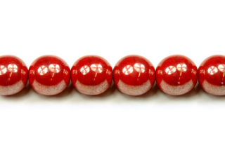 Mačkané korálky kuličky 10 mm, 16 ks/16 cm - sytá červená s bílým listrem