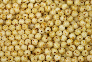 Mačkané korálky kuličky 4 mm, 40 ks/16 cm - travertin na křídě