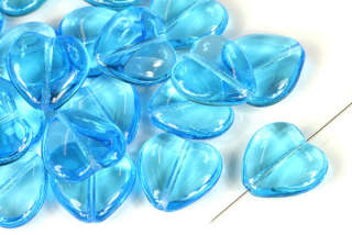Mačkané korálky srdce 15x16 mm, 5 ks - transparentní tyrkysově modrá