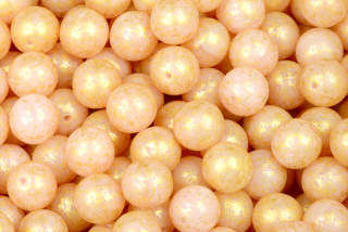Mačkané korálky kuličky 8 mm, 20 ks/16 cm - světle růžový opál, Gold splash