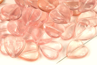 Mačkané korálky srdce 15x16 mm, 5 ks - transparentní růžová, rozalín