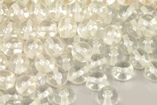 Mačkané korálky kuličky 8 mm, 20 ks/16 cm - krystal s bílým listrem