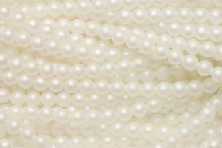Voskované korálky kuličky 4 mm, 40 ks/16 cm - bílá, matná