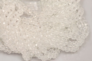 Broušené korálky slavík 3x2 mm, cca 145 ks na šňůře 36 cm - čirá, krystal