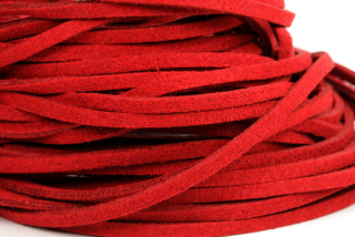 Plochý řemínek 3 mm, imitace kůže (semiše), 1 ks cca 1 m - červená