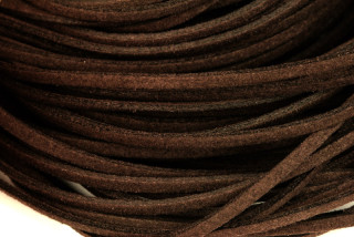 Plochý řemínek 3 mm, imitace kůže (semiše), 1 ks cca 1 m - tmavě hnědá