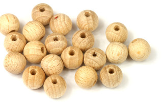 Dřevěné korálky, kulička 8 mm, 20 ks - surové leštěné dřevo (výroba ČR)