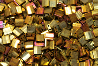 Dvoudírkové korálky Miyuki Tila 5x5 mm, Metallic Gold Iris (TL462), 5 g