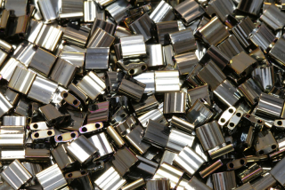 Dvoudírkové korálky Miyuki Tila 5x5 mm, Light Gunmetal (TL464), 5 g