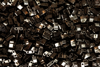 Dvoudírkové korálky Miyuki Half Tila 2,3x5 mm, Black (TLH401), 3 g