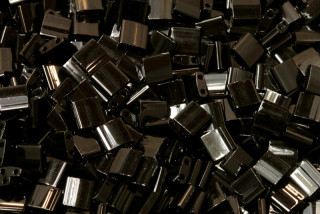 Dvoudírkové korálky Miyuki Tila 5x5 mm, Black (TL401), 5 g